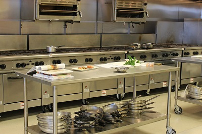 Picture of medium sized commercial kitchen